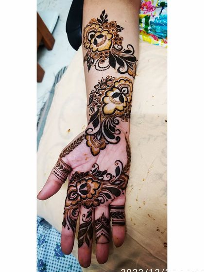 Shaikh Yasmeen - Wedding Party & Guest Mehendi Quick & Elegant Guest Mehendi photo 6