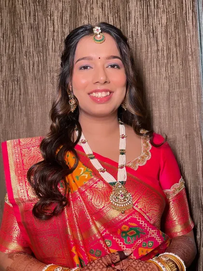 Another beautiful portrait of my Gujarati bride. Her look is a perfect blend of tradition and soft elegance, radiating joy with every smile.