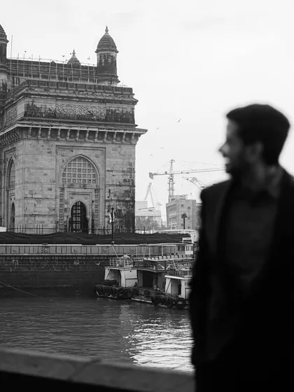 A creative use of focus to highlight the Gateway of India, with the couple as a soft, romantic element in the foreground, telling a story of love in the city.