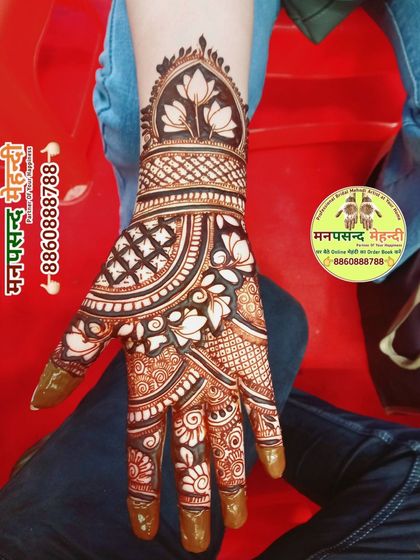 A beautiful design featuring lotus flowers. The combination of bold outlines and delicate shading gives the pattern a three-dimensional feel.