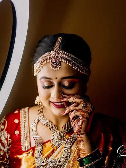 An artistic shot of the bride with a ring light, showing the flawless finish of her makeup.