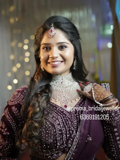 Happiness is the best makeup. Here, the bride is glowing in a modern AD choker set for her reception. I focus on creating a flawless, skin-like base so you feel comfortable and confident all evening.