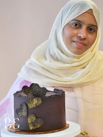 This student created a lovely ganache cake decorated with textured chocolate hearts, a technique we cover in the workshop.