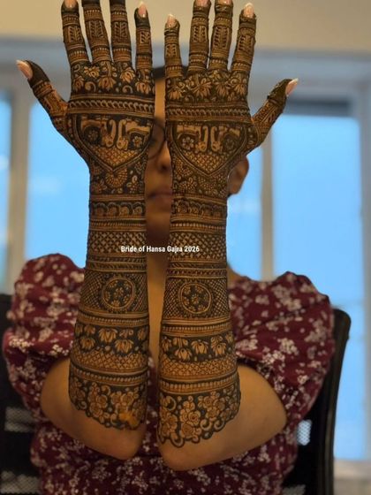 When the back of the hands carries this much detail, you know the bride chose timeless over trends. This full-coverage design features bold borders and delicate floral fillers.