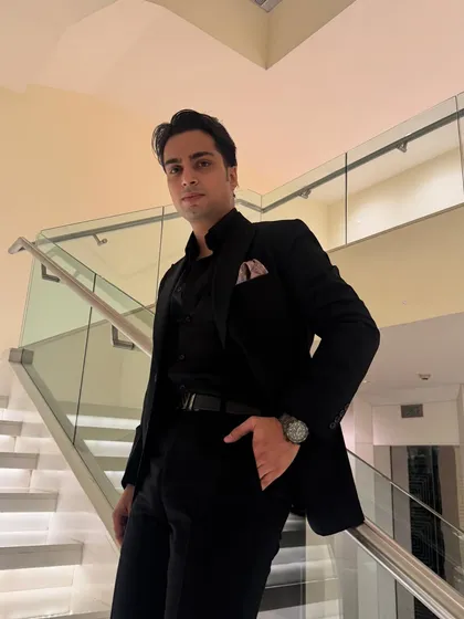 No caption needed when the fit is fluent in finesse. A confident look for an evening of sophisticated celebration.