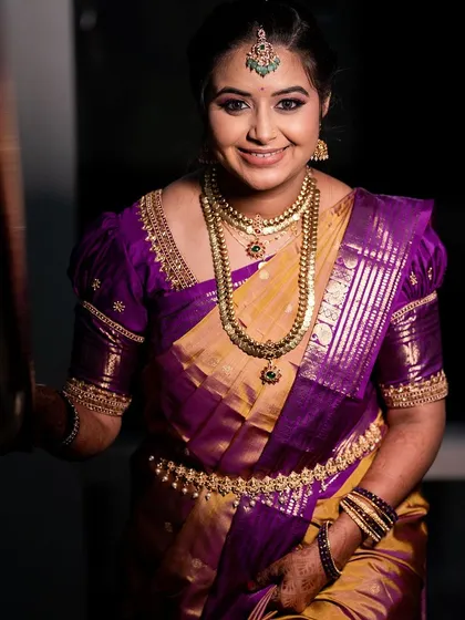 A duplicate of 214, a smiling portrait of Varshini.