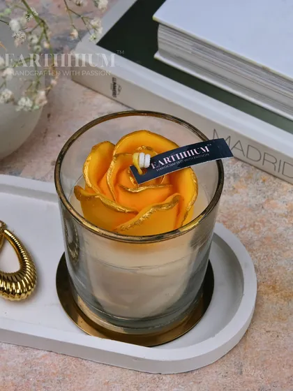This sunny yellow rose candle brings such a cheerful vibe. It’s like a little piece of sunshine for your room.