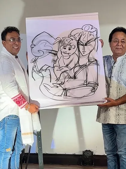 Presenting the large-scale signature art to the event organizer at the Aakhoraghor meet in Guwahati.