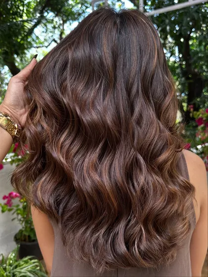 More angles of my 'Chestnut & Caramel' blend. You can see how the highlights catch the light differently depending on the angle, which is the secret to hair that looks alive and full of movement.