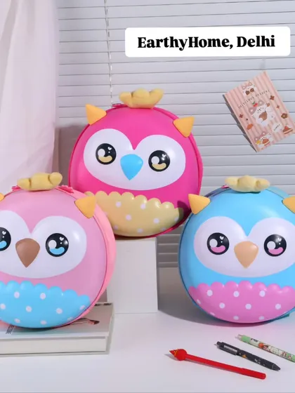 How cute are these owl-themed picnic bags? Available in pink and blue, they have a sturdy hard-shell design perfect for school trips or family outings.