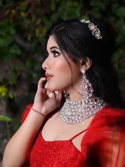 Creating that fairytale moment is my specialty. This full glam look features dramatic eyes, sculpted features, and radiant skin, perfect for a bride's reception, a special gala, or a high-fashion photoshoot.