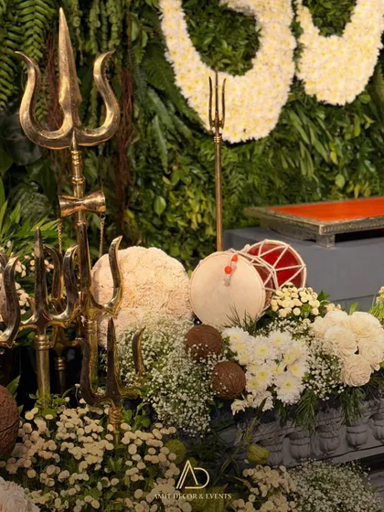A duplicate of the previous image, showing the intricate details of the altar.