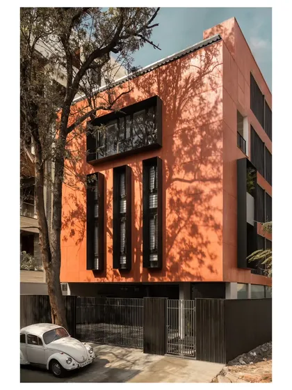Here you can see how we integrated the entire "Under the Silver Oak" workspace into its urban context. By designing around the mature tree instead of removing it, we anchored the building in nature, creating a unique identity on a compact city plot.