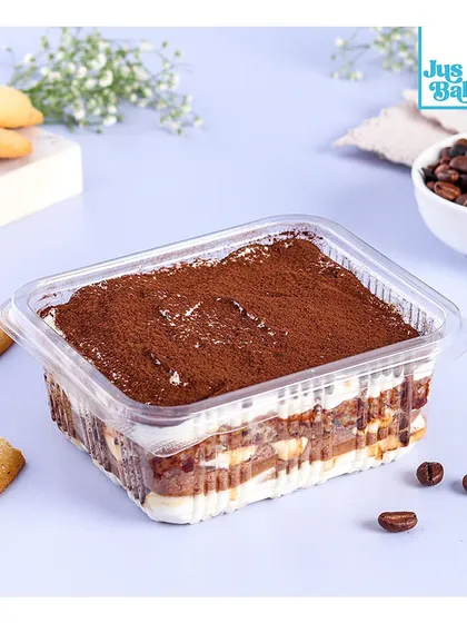 Our Tiramisu Dessert Tub is a fan favorite for a reason. We layer coffee-soaked ladyfingers with creamy mascarpone mousse and finish it with a generous dusting of cocoa powder for an authentic taste.
