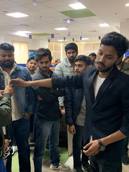 Roving & Close-Up Magic: Interactive Ice-Breakers photo 13