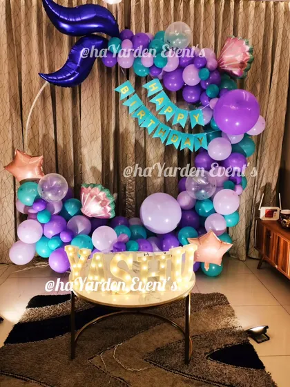 A mermaid-themed balloon ring, perfect for a home party. The mix of purple, teal, and pink balloons, along with the foil mermaid tail, creates a magical underwater feel.