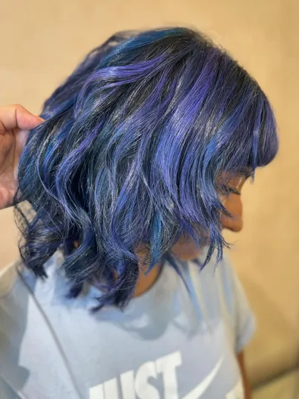 A close-up of the sapphire and purple blend. The different tones create a beautiful, iridescent effect.