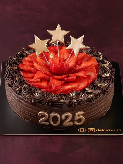 Ring in 2025 with our classic Traditional Chocolate Strawberry Cake. The rich chocolate and fresh strawberries are a combination that everyone loves.