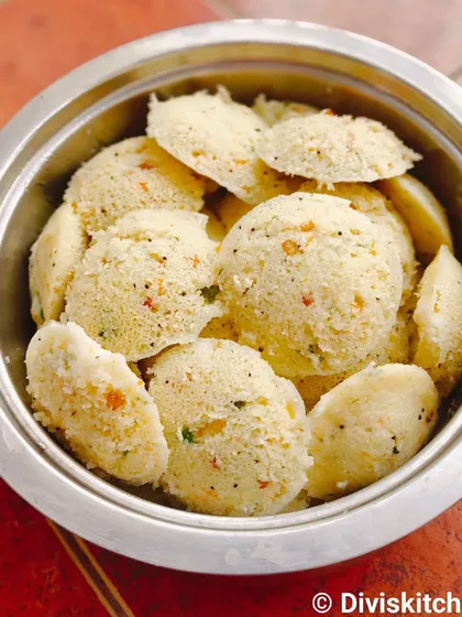 A classic South Indian breakfast of soft, fluffy Rava Idlis. I make these for my daily menu and also for event catering. They are light, healthy, and a favourite among many of my customers in Bangalore.