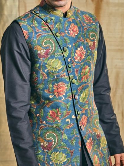 Experience modern royalty with this elegant fusion of Indo-Western fashion, featuring a printed jacket with an asymmetrical cut.