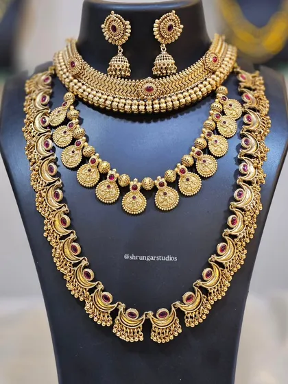 Unique caption for media id 111 describing the specific jewellery and look.