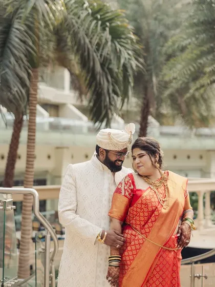 A beautiful portrait of a couple in their traditional Maharashtrian wedding attire. We ensure you have elegant portraits to remember your wedding day look.