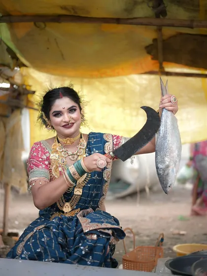 Another powerful shot from the fish market, capturing the essence of the Koli way of life.