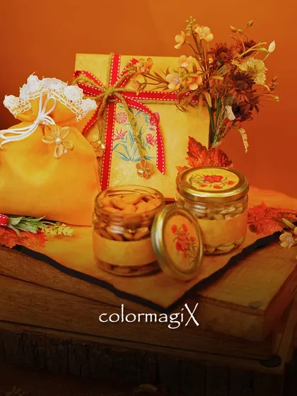 A closer view of our festive tray hamper, highlighting the hand-painted jar lids and a decorative potli, creating a warm and inviting gift.