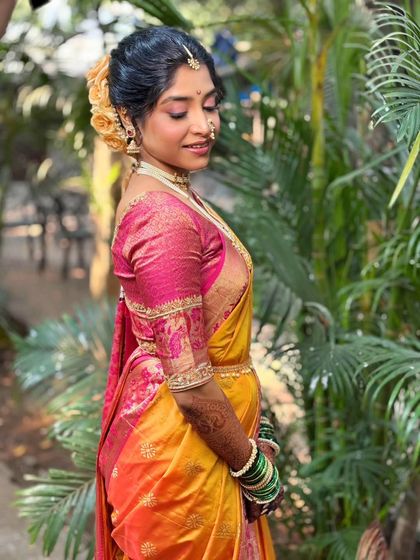 No filter, just long-wear bridal glam for this Maharashtrian bride. Her makeup is designed to last for hours without any touch-ups, looking fresh and radiant throughout the day.