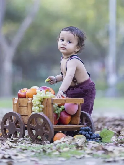 A healthy and fun theme. A fruit smash or play session is a colorful and sensory alternative to a cake smash, resulting in vibrant and playful photos.