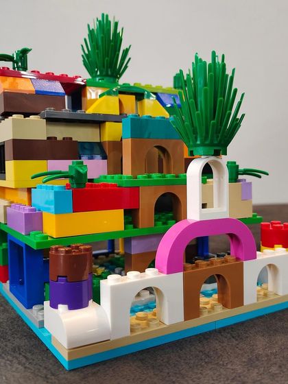 What a masterpiece! This vibrant, multi-level LEGO island, complete with palm trees and archways, was one of the standout creations from our Mindgym workshop.