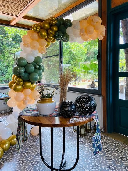 A closer view of the tricolor balloon arch, showing how the colors are blocked to represent the Indian flag. The chrome gold balloons add a touch of elegance to the festive decor.