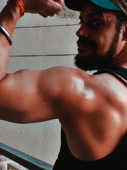 Keep hustling. This is the simple but powerful message behind all my training. Consistent hustle is what builds muscle and character.