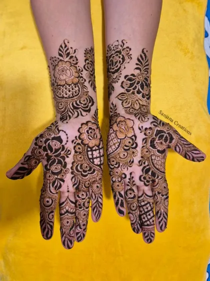 Bored with typical Indian designs? Try this Dubai-style floral mehndi. It's bold, beautiful, and has a unique flow.