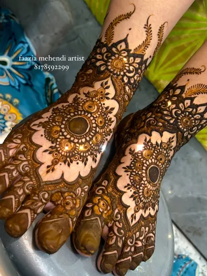 A stunning bridal feet design with a central mandala and feather-like patterns on the ankles. The use of negative space makes the design pop.