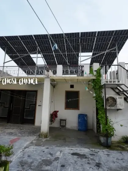 We specialize in large-scale residential projects, like this 13.5 kW solar power system in Sangam Vihar, Delhi. Our team engineered a robust, elevated structure to ensure optimal performance and durability for decades of energy savings.