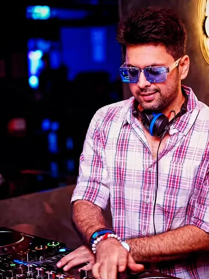 Sunday scenes at Toca Koramangala. In the zone, focused on the mix, and ready to create another night of groovy memories.