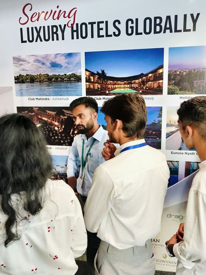 Our team explaining our hotel automation solutions to a group of young, aspiring designers at NEXKNOS 2024.