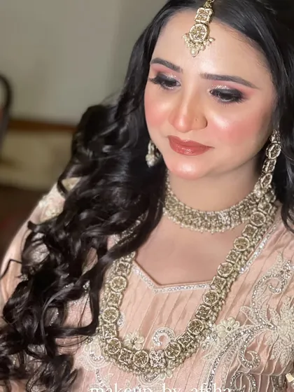 A beautiful portrait that captures the simplicity and elegance of this look.