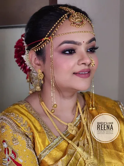 Another beautiful shot of Shivangi. The soft makeup look I created for her perfectly complements her ornate gold jewellery and embroidered blouse.