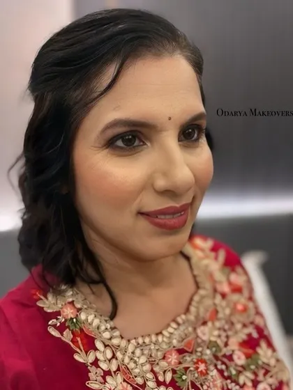 Another beautiful shot of this party-ready look. She looks confident and happy.