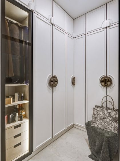 Cedar Abode: Minimalist Forms with Playful Details photo 13