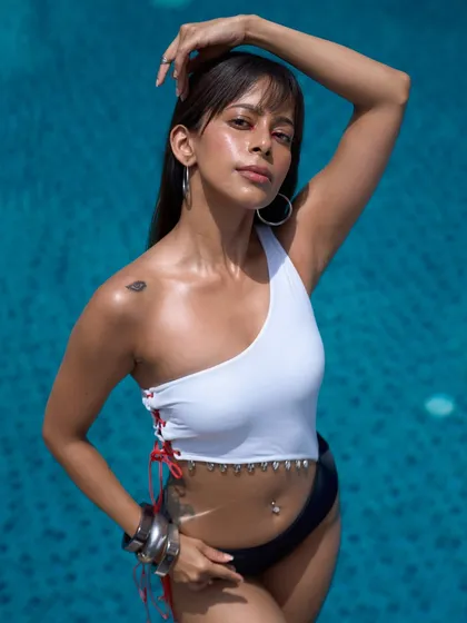 Another look from the swimsuit shoot. The focus is on glossy, healthy-looking skin that catches the sunlight, proving that minimal makeup can make a big impact.
