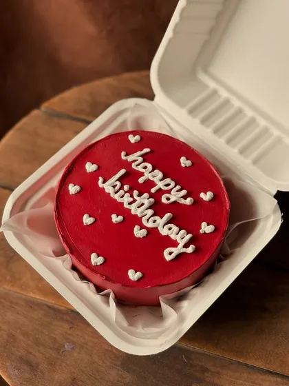 Another look at my classic red birthday bento cake. The smooth finish and clean lettering make it a popular choice.