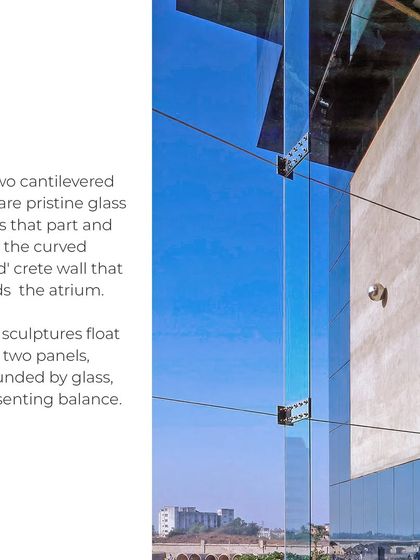The facade of the UTI HQ features two cantilevered glass prisms that part to reveal a curved 'malad' crete wall. This interplay of materials and forms creates a dynamic tension, symbolizing an organization that is both solid and transparent.