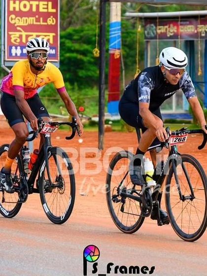 Two elite riders, working together in a breakaway.