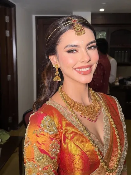 A close-up of our beautiful South Indian bride. Her radiant smile and glowing skin are the highlights of this traditional look.