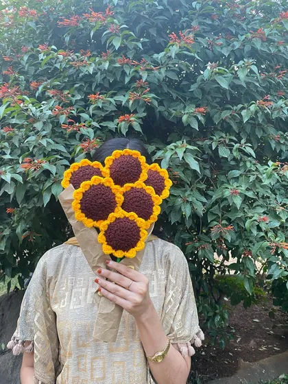 Grateful for friends who support my passion! 🌸 @arafsha_shaikh rocking one of my handmade flowers. #SupportLocal #HandmadeWithLove”