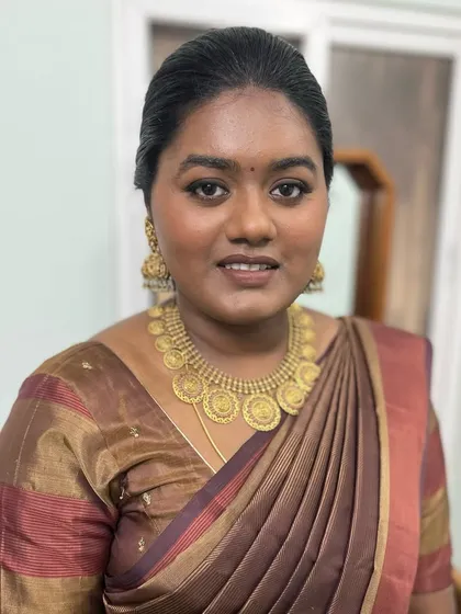 Subha looking radiant with her finished look. The glowing base and soft makeup are perfect for a daytime event.