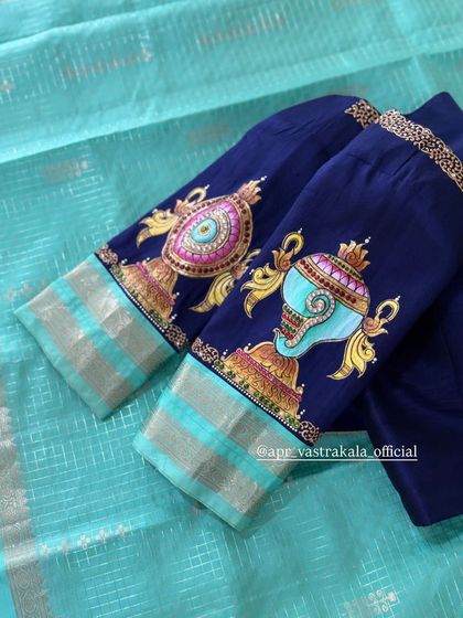 Another angle of the beautifully painted sleeves.